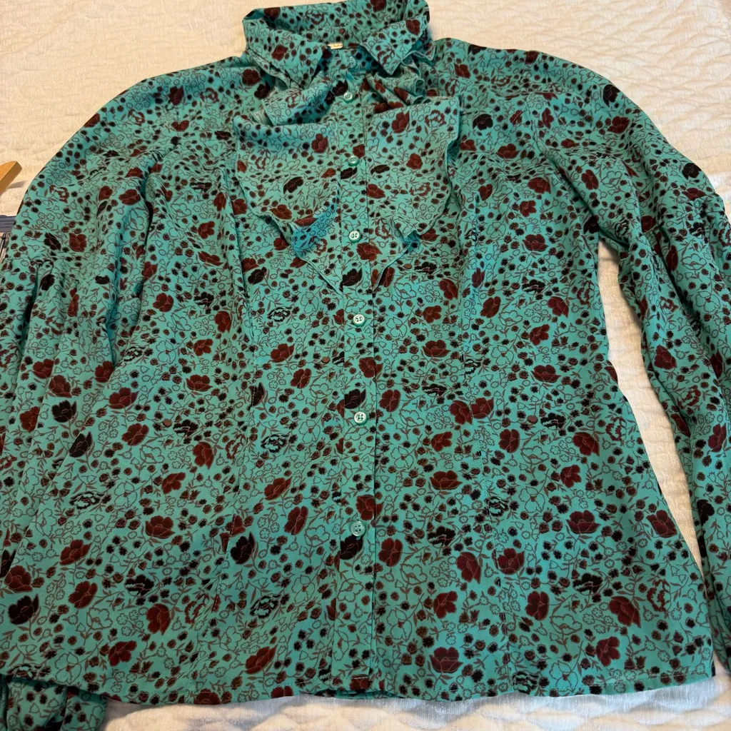 Free People Floral Blouse Women’s Size Small Green burgundy Office Boho Ruffle - Image 13