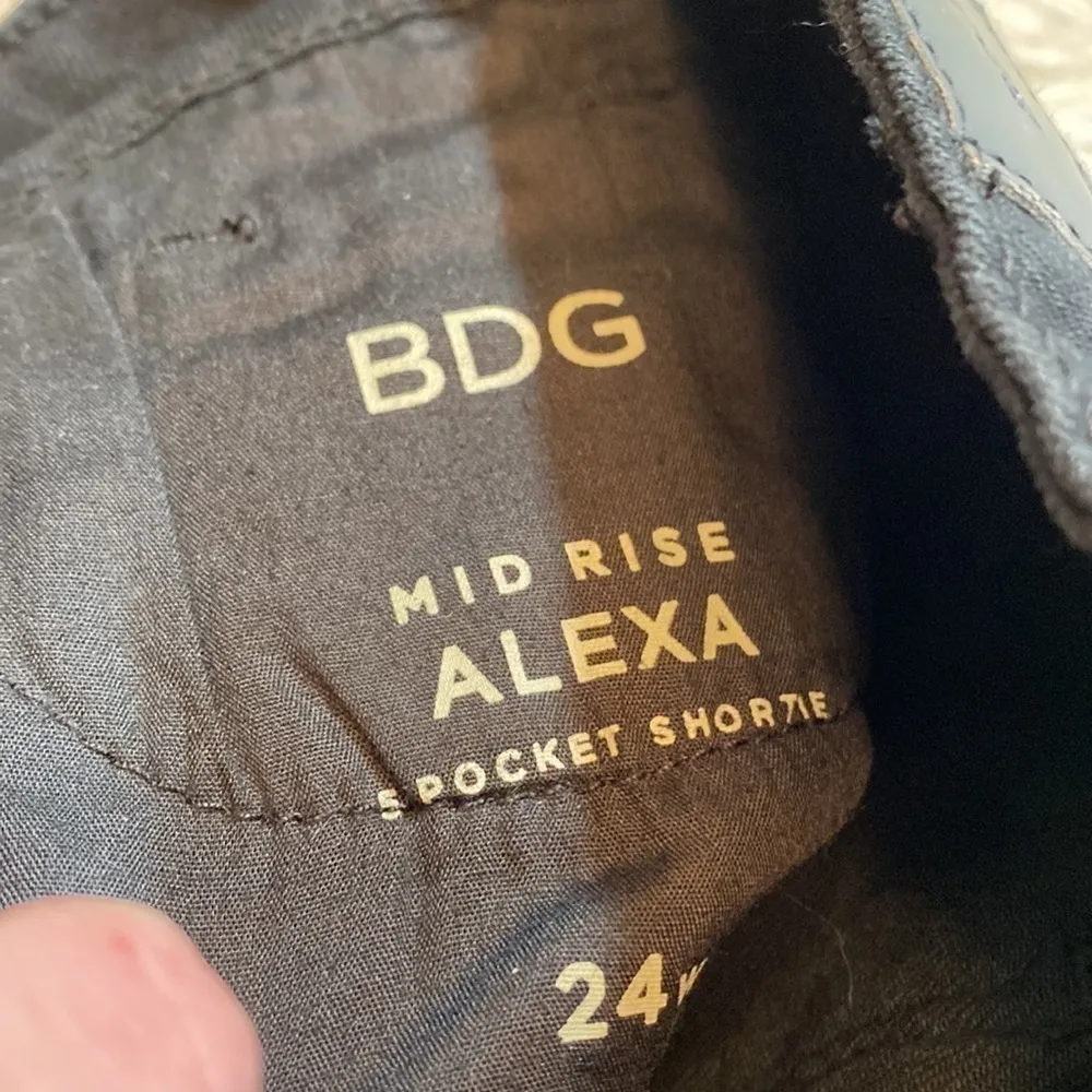 BDG Mid Rise Alexa 5 Pocket Shortie Shorts sz 24 - Image 5