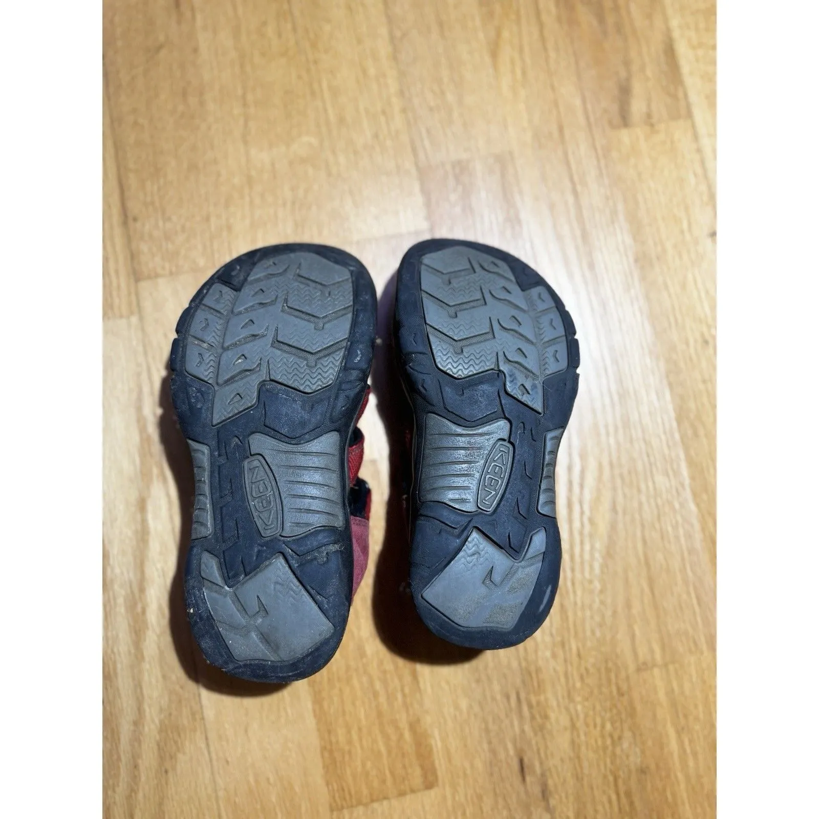 KEEN Newport H2 Sandals Hybrid Ribbon Red/Gargoyle Kids Size 5.5-6 Women’s 7.5 - Image 3