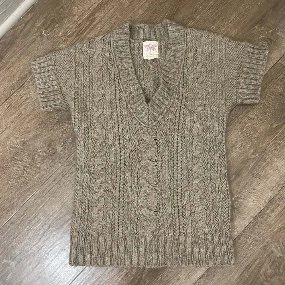 Dragonfly Beige Wool Alpaca Blend Short Sleeve V - Image 3