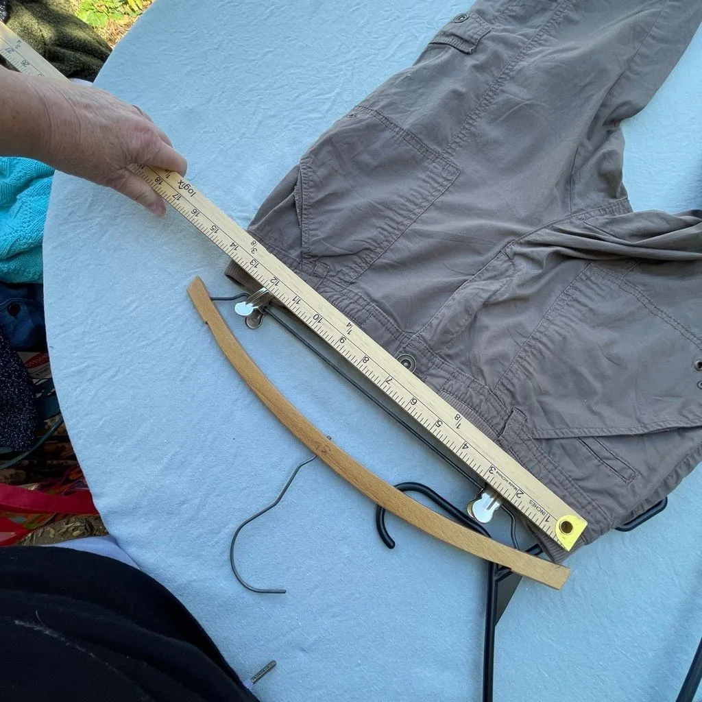 Chico’s size S (.05) taupe cargo capris. - Image 5