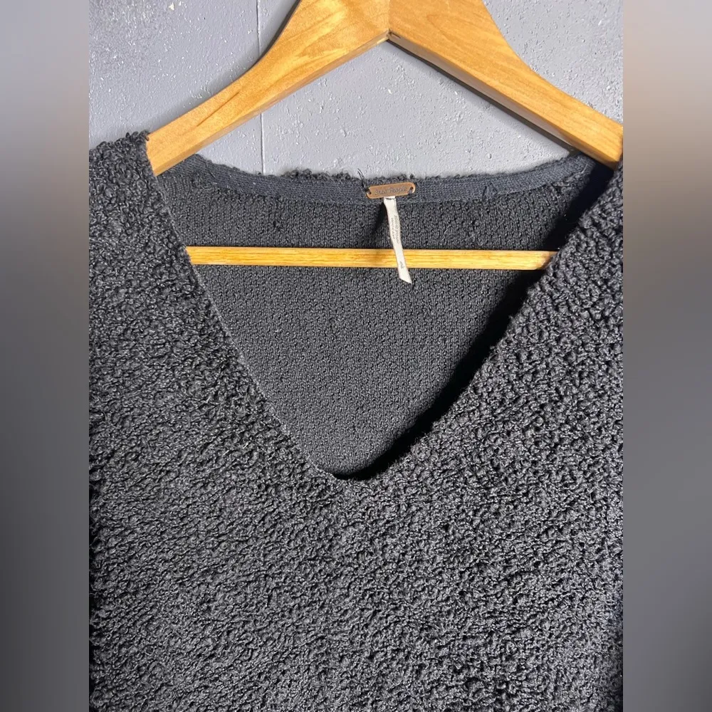 Free People  Popcorn Pullover in Black.  Size Small - Image 6
