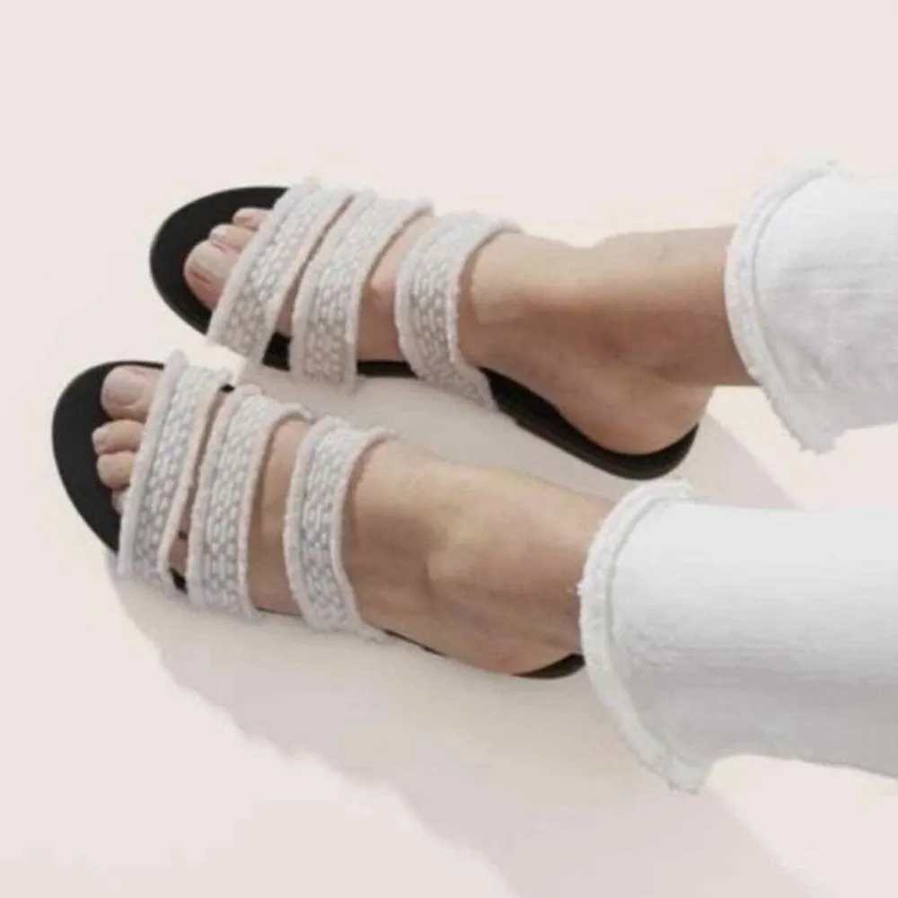 ROTHY’S retired triple band seashell fringe white slip on flat sandals Sz 10 - Image 3