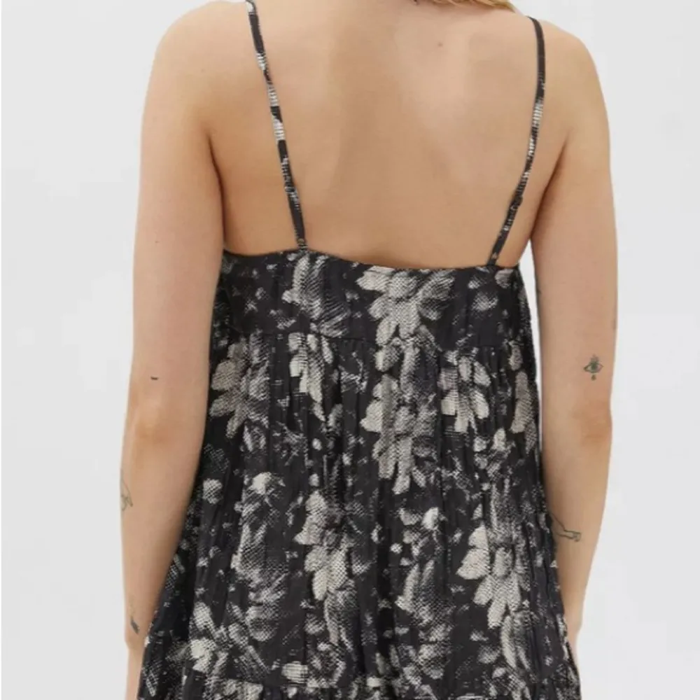 Urban Outfitters Lucia Black and Cream Floral Plisse Mini Dress Small Petite - Image 3