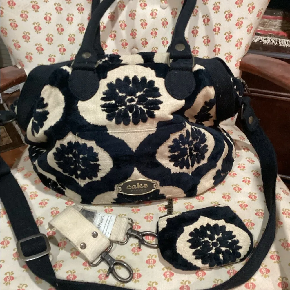 Cake Black and Beige Floral Women's Bag - Image 5