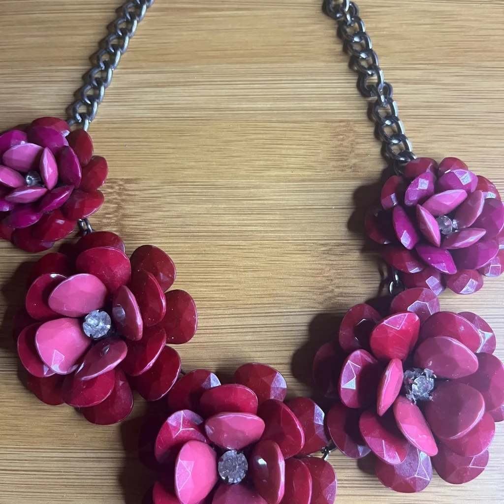Chic Floral Necklace with Pink Rhinestone Flower Blooms - Image 3