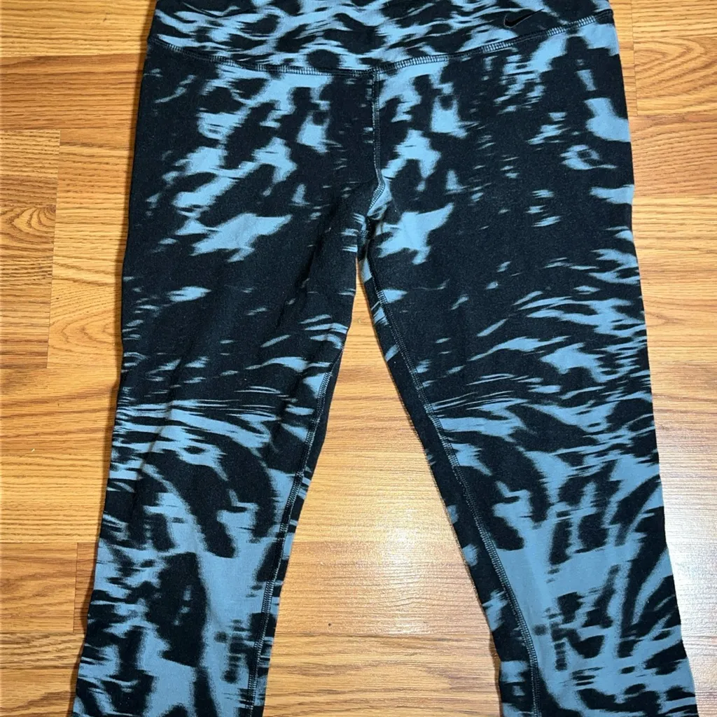 Four pairs Nike Black and Teal Patterned Leggings Set - Image 3