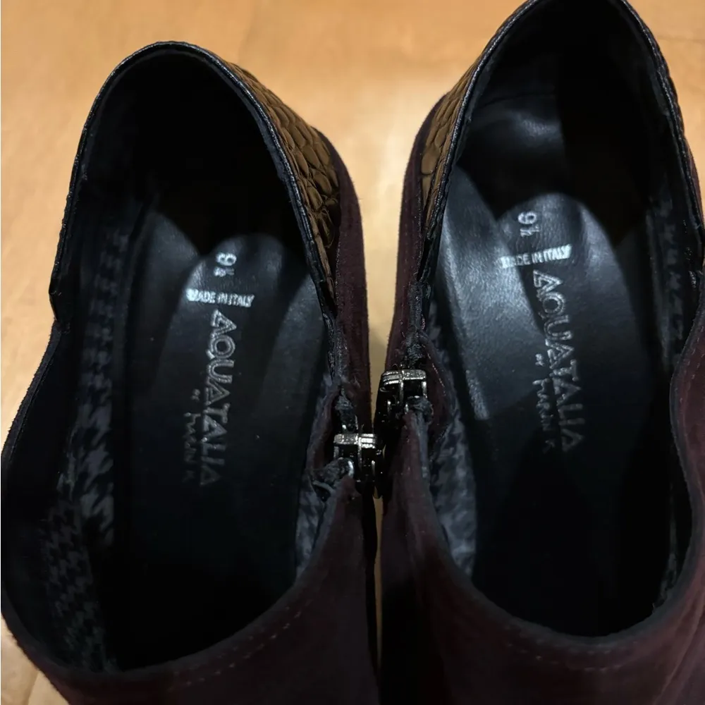 Aquatalia Italy heeled suede booties boots shoes croc embossed sz 9.5 burgundy - Image 5