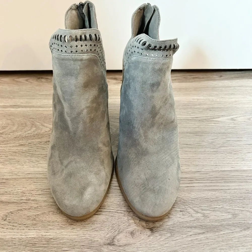 Vince Camuto Fileana Split Shaft Suede Ankle Bootie Gray Size 10 BRAND NEW - Image 4