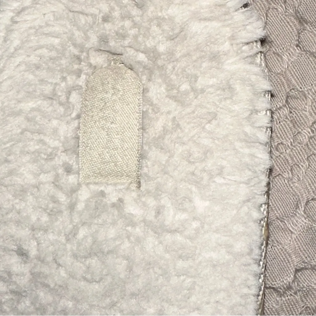 Skims Faux Fur Slippers size 38 6.5 7 Women’s - Image 4