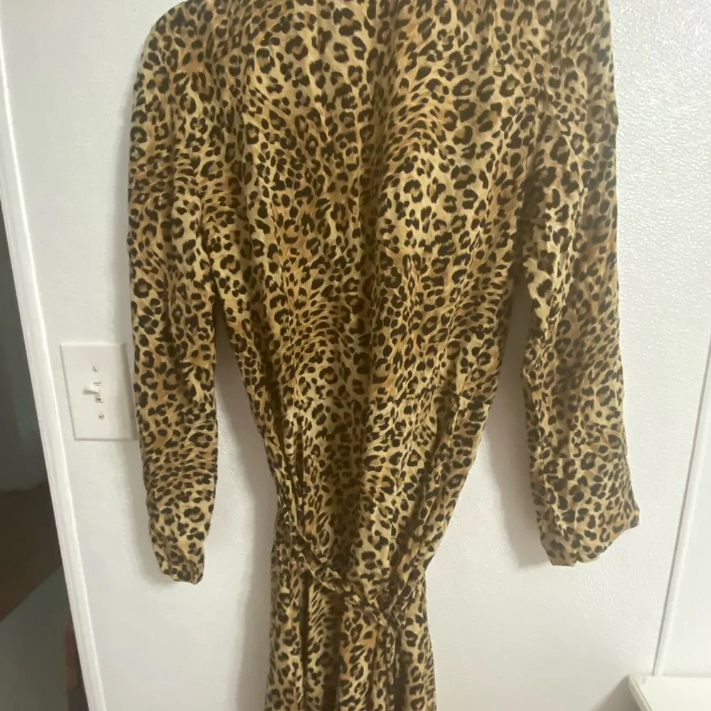Maggie London by Kenneth Dolan leopard Wrap Dress - Image 2