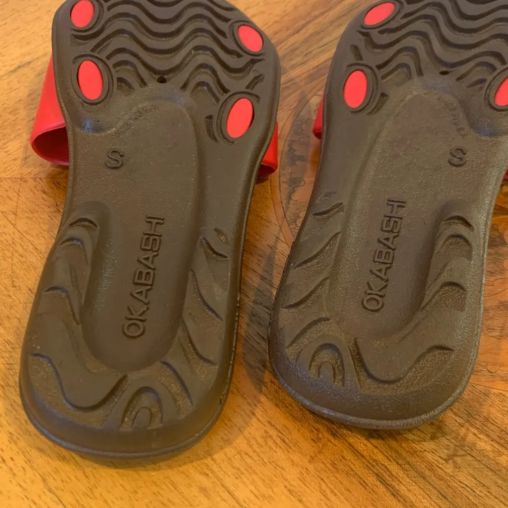 Okabashi Red and Brown Slides Plastic Sandals Women’s Small 5 or 6 Size undefined - Image 4