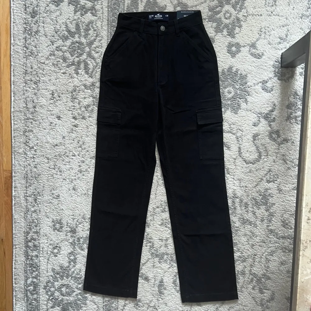 Hollister Black Ultra High-Rise Cargo Dad Pants - Image 5