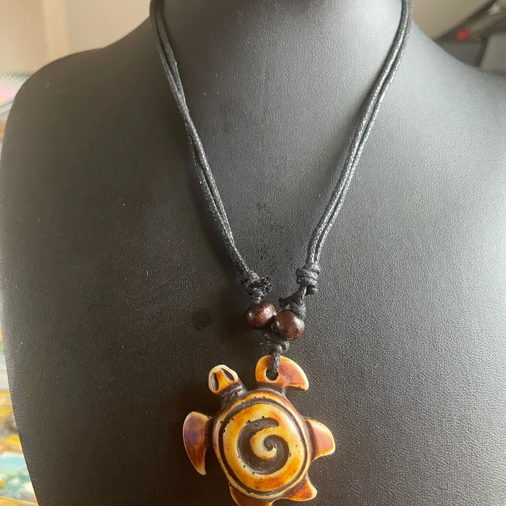 Adjustable black rope sea turtle necklace - Image 9