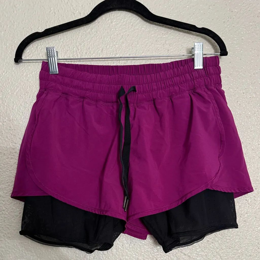 Lululemon Hot To Street Regal Plum / Black Women’s Size 8 Lined Short - Image 4