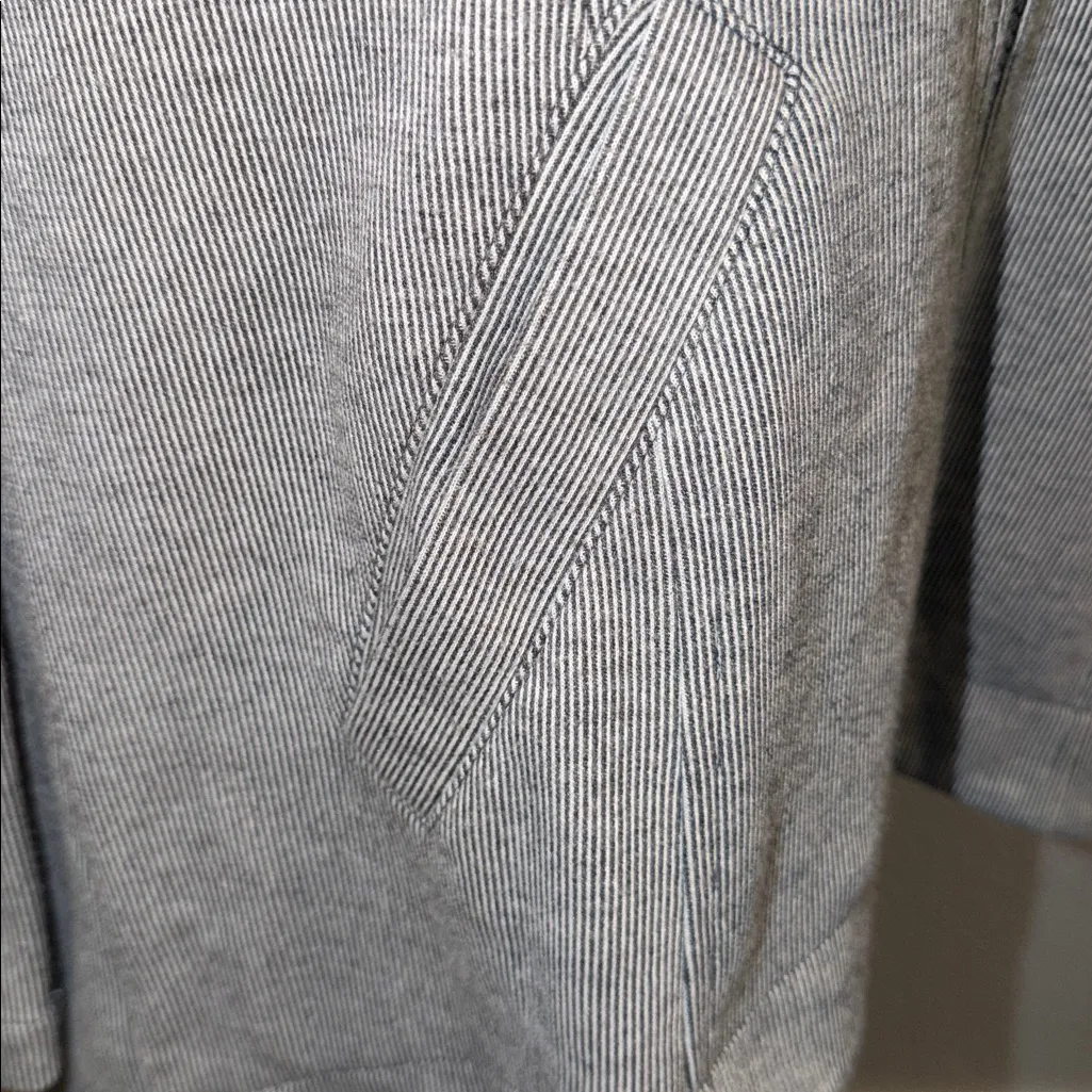 CAbi Drop Off Zip Back Grey Blazer Jacket Gray White Striped Size Medium - Image 3