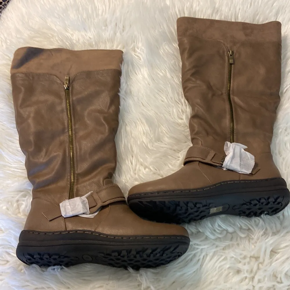 Beautiful Dream Pairs Women’s Boots Brand New size 10 - Image 10