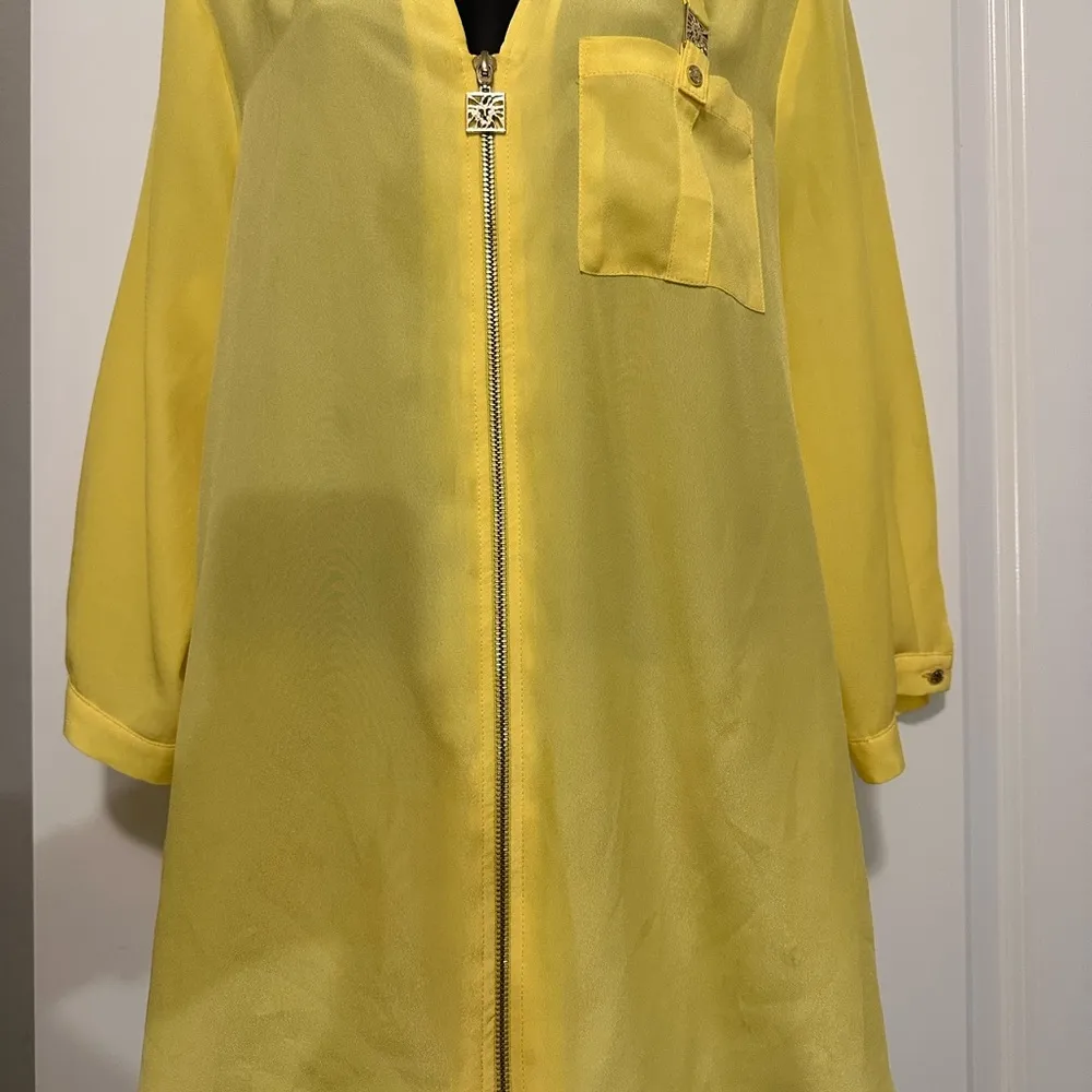 Anne Klein 3/4 sleeve zip up top Yellow Top Gold Zipper /logo size large. - Image 2