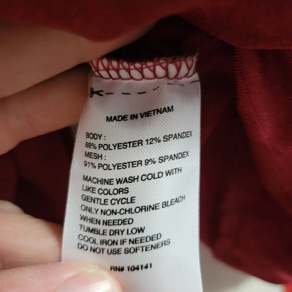 Reebok Cranberry ¼ Zip Cold Weather Compression Shirt Size Small - Image 10