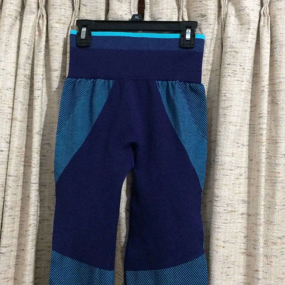 PINK Victoria's Secret Cool & Comfy Leggings - Image 2