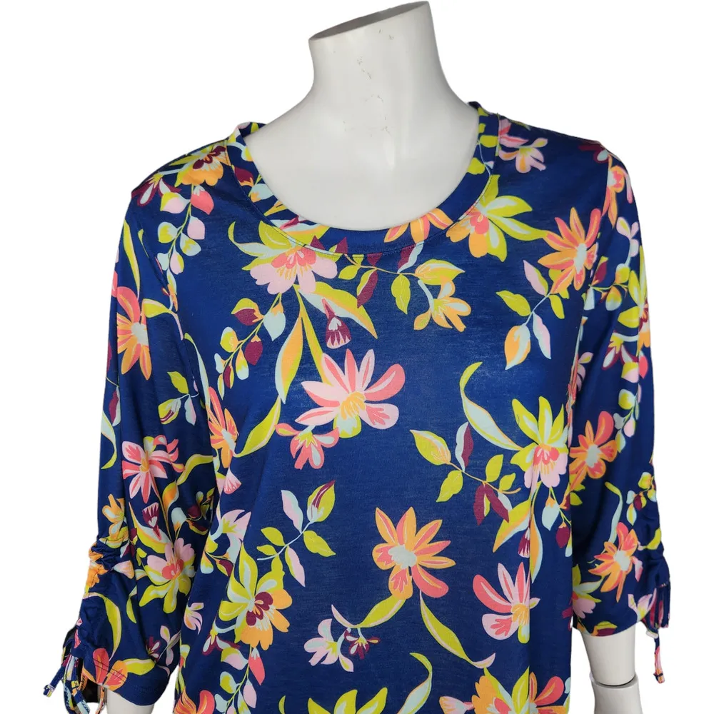 Caribbean Joe Women's Large Blue Floral Blouse 3/4 Sleeves Tie Detail NWT Cruise - Image 2