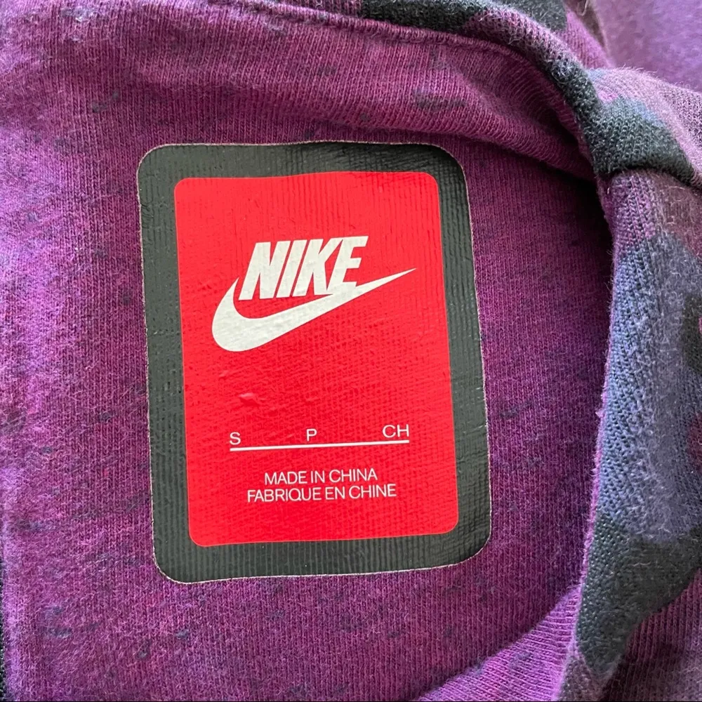 Nike Tech Fleece Camo Crewneck Pocket Sweatshirt in Mulberry Purple Size Small - Image 2