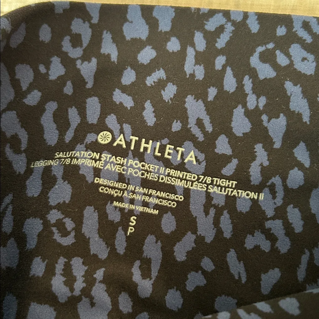 Athleta salutation stash pocket ll printed black blue leopard print 7/8 tight S - Image 7