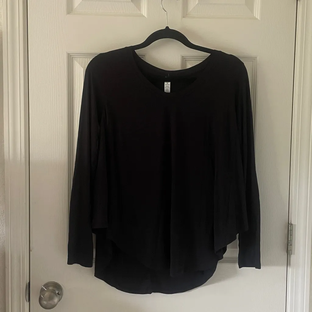 Lululemon Draped Bum Covering Long Sleeve Size 2 Black Excellent Condition - Image 5