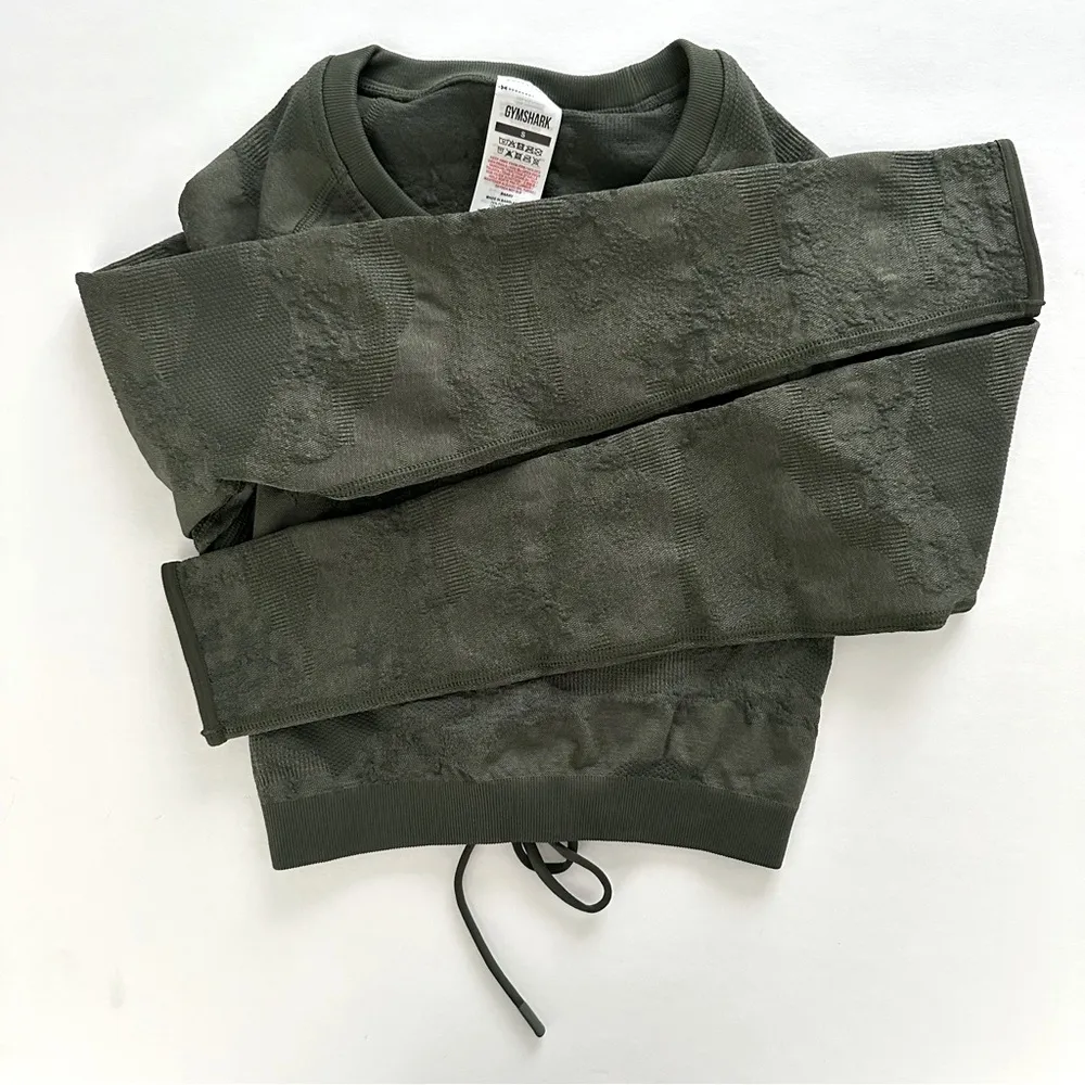 S Adapt Camo Seamless Lace Up Back Long Sleeve Crop Top - Image 3