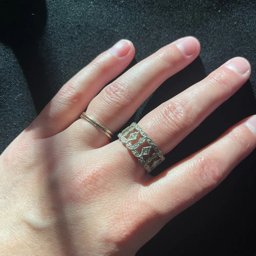 Vintage silver tone ring with rhinestones size 6.5 - Image 3