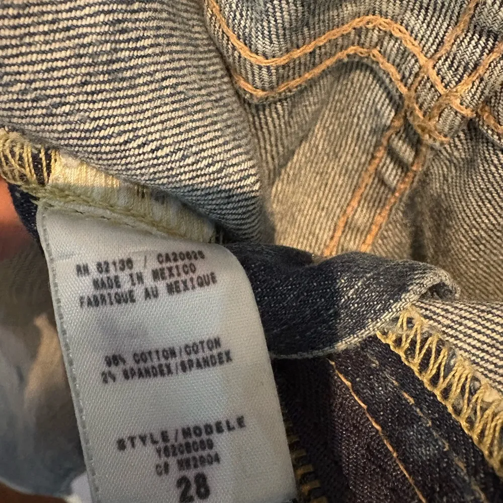 Woman’s Vintage Guess Blue Ankle Cropped Jeans Distressed Jeans in Size 28 - Image 9