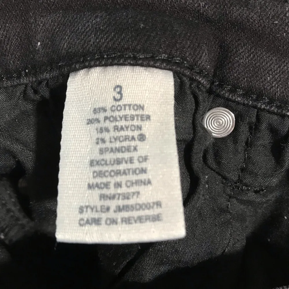 Mudd Jrs Black Short Shorts Jean Denim Distressed Lace Inserts Size 3 25” Waist - Image 3