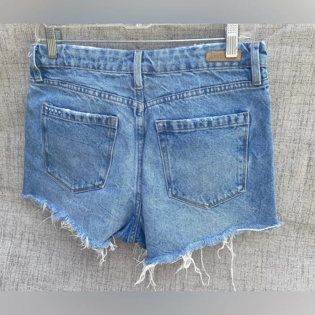 Size 29 BLANKNYC The Barrow distressed denim shorts high rise. #distresseddenim - Image 4