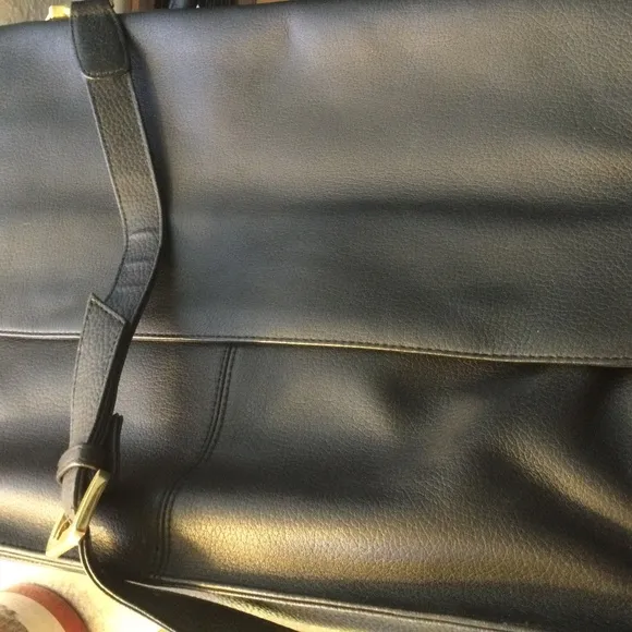 Valerie Stevens Genuine Leather Portfolio Satchel w/strap - Image 1