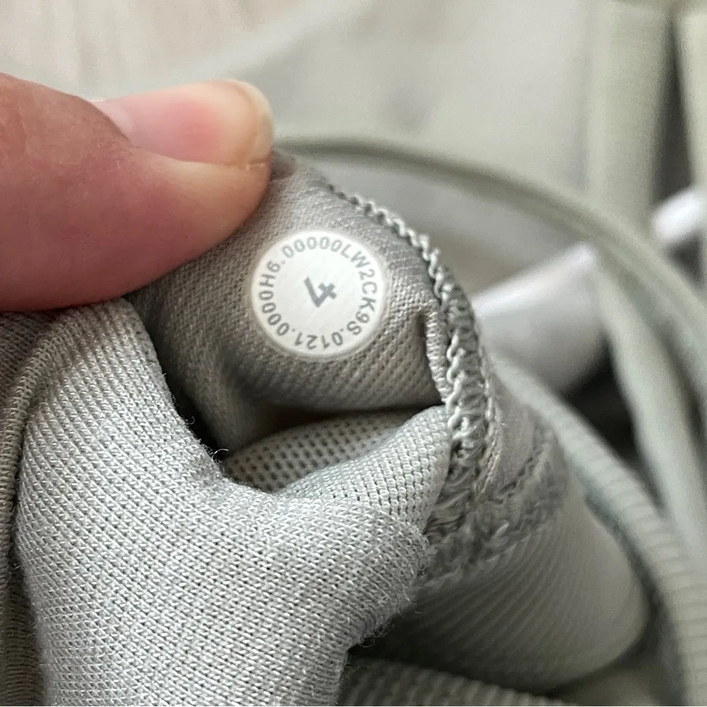 Lululemon Energy Bra high neck strappy long line womens Green (size 4) workout - Image 4