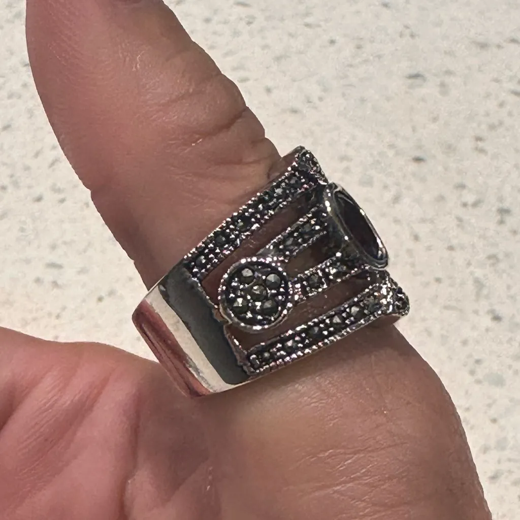 R24. Swarovski Crystal Garnet Thick Ring Silver - Image 5
