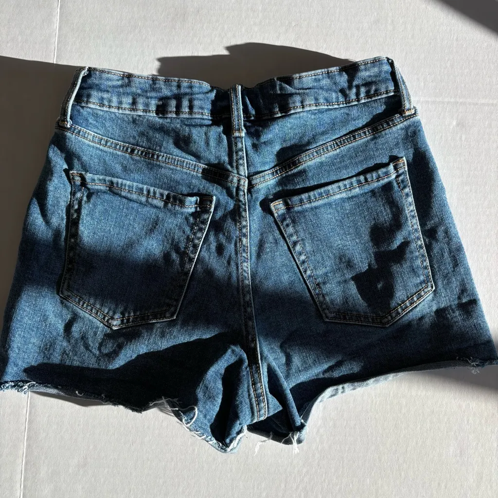 Old Navy Higher high Sky-Hi A-line secret smooth pocket denim shorts size 6 blue - Image 4