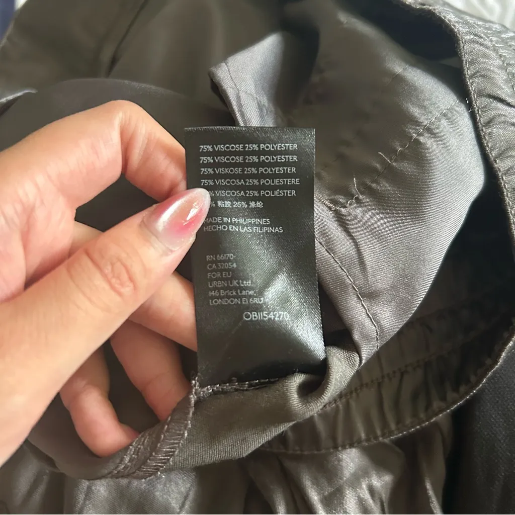 Anthropologie Shimmer Cargo Joggers Gray Metallic Size Medium - Image 10