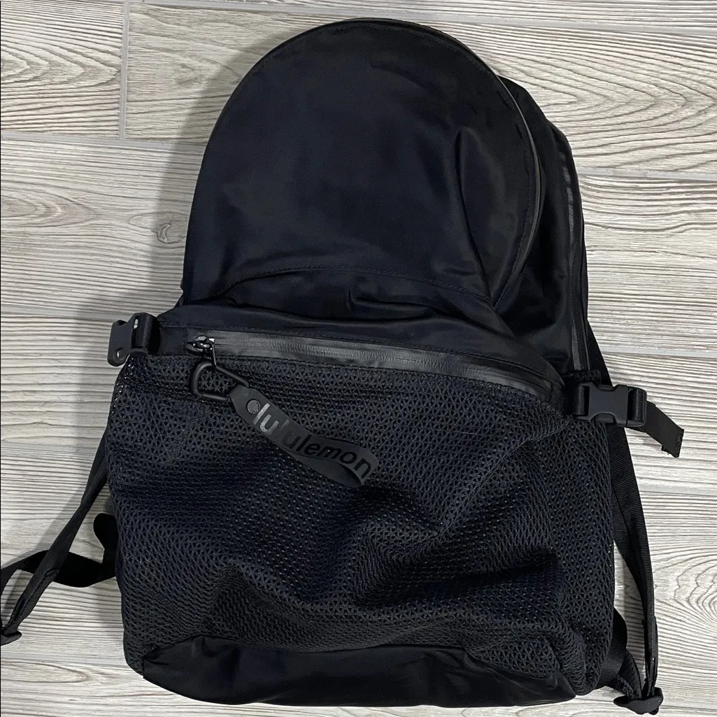 Lululemon  All Hours Backpack in black with mesh pockets - Image 2