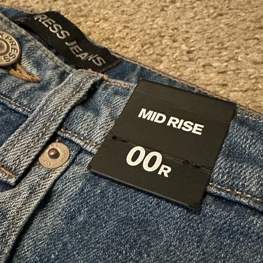 NWT - Express Original Girlfriend‎ Jeans - Raw hem, two tone size 00R - Image 3