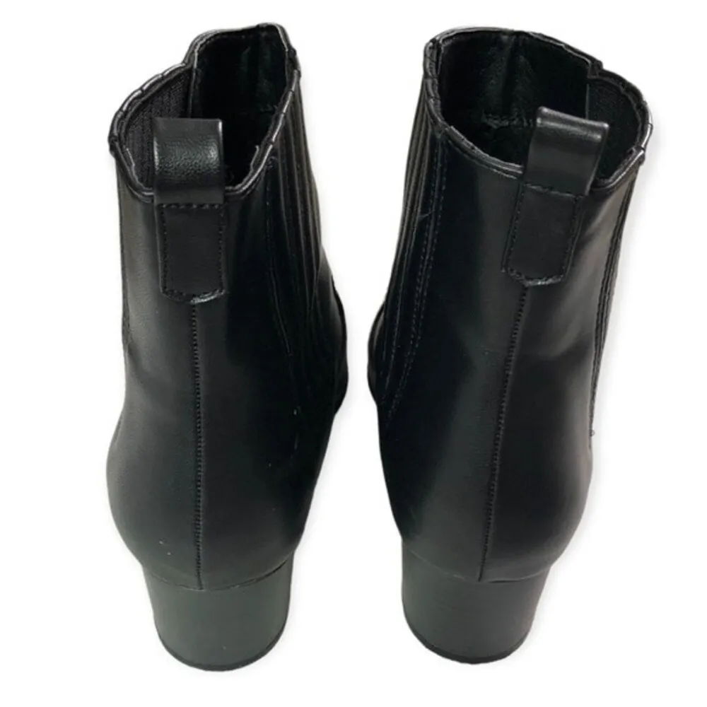 Wild Diva  Women’s Black Kendra Pointed-Toe Heel Bootie - Image 7