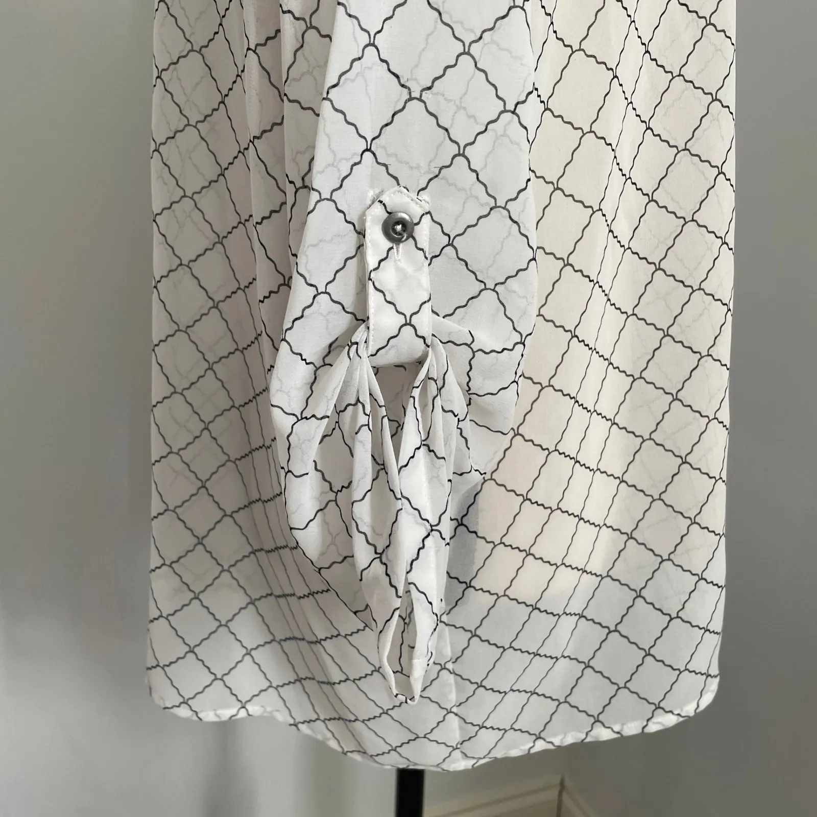 Cabi Lattice Print Button Up Shirt Size Medium White Black Corpcore Officewear‎ - Image 4