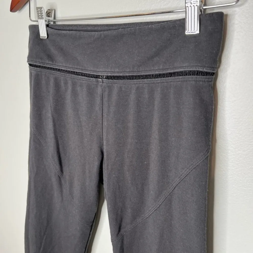 Free people movement black Scorpio cropped leggings cut out seam gym size small - Image 7