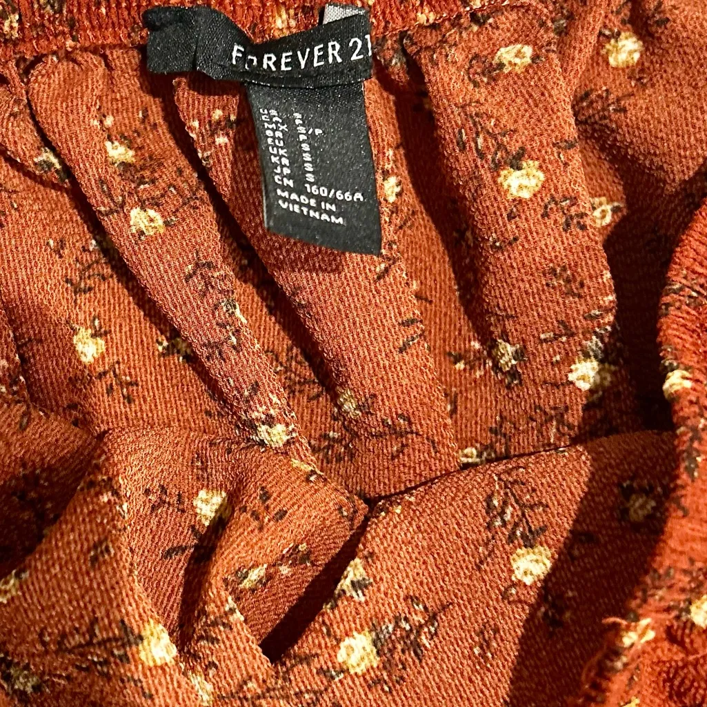 Forever 21 Rust Strapless Jumpsuit with Floral Pattern Size Small NWOT - Image 4