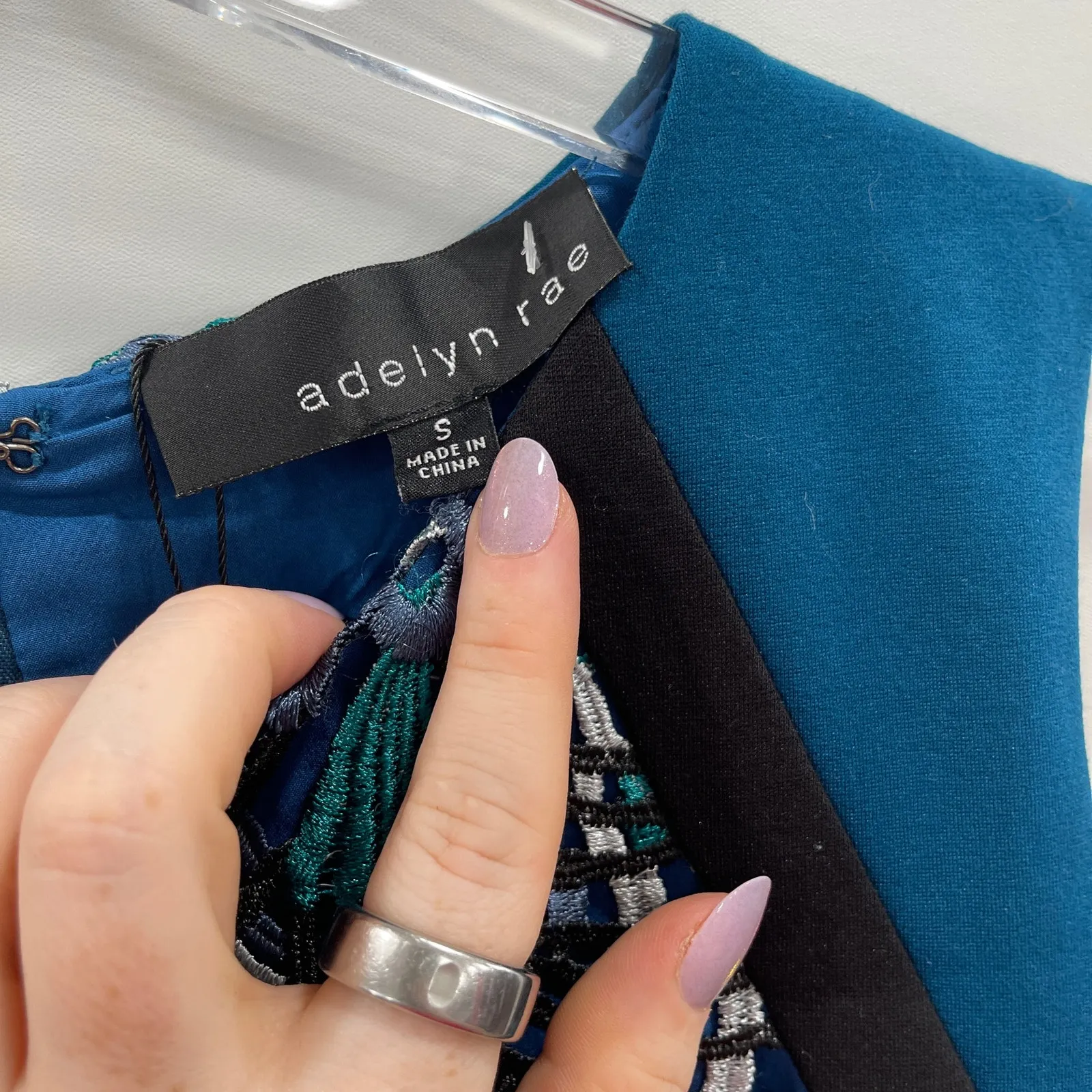 Adelyn Rae Dress Small Pencil Sheath Bodycon Crochet Geometric Lace Overlay NWT - Image 7