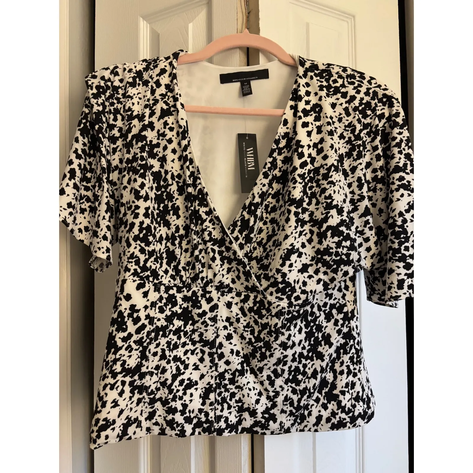 White House Black Market Black & White Wrap Blouse – Size Medium – NWT MSrP $69 - Image 4