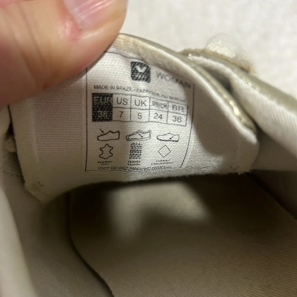 Veja Madewell Sneakers in Star-Embroidered Gold Leather women's size 7 - Image 5