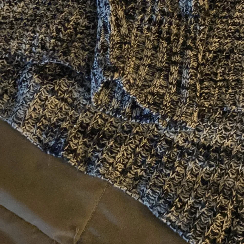 Women’s oversized sweater size large - Image 4