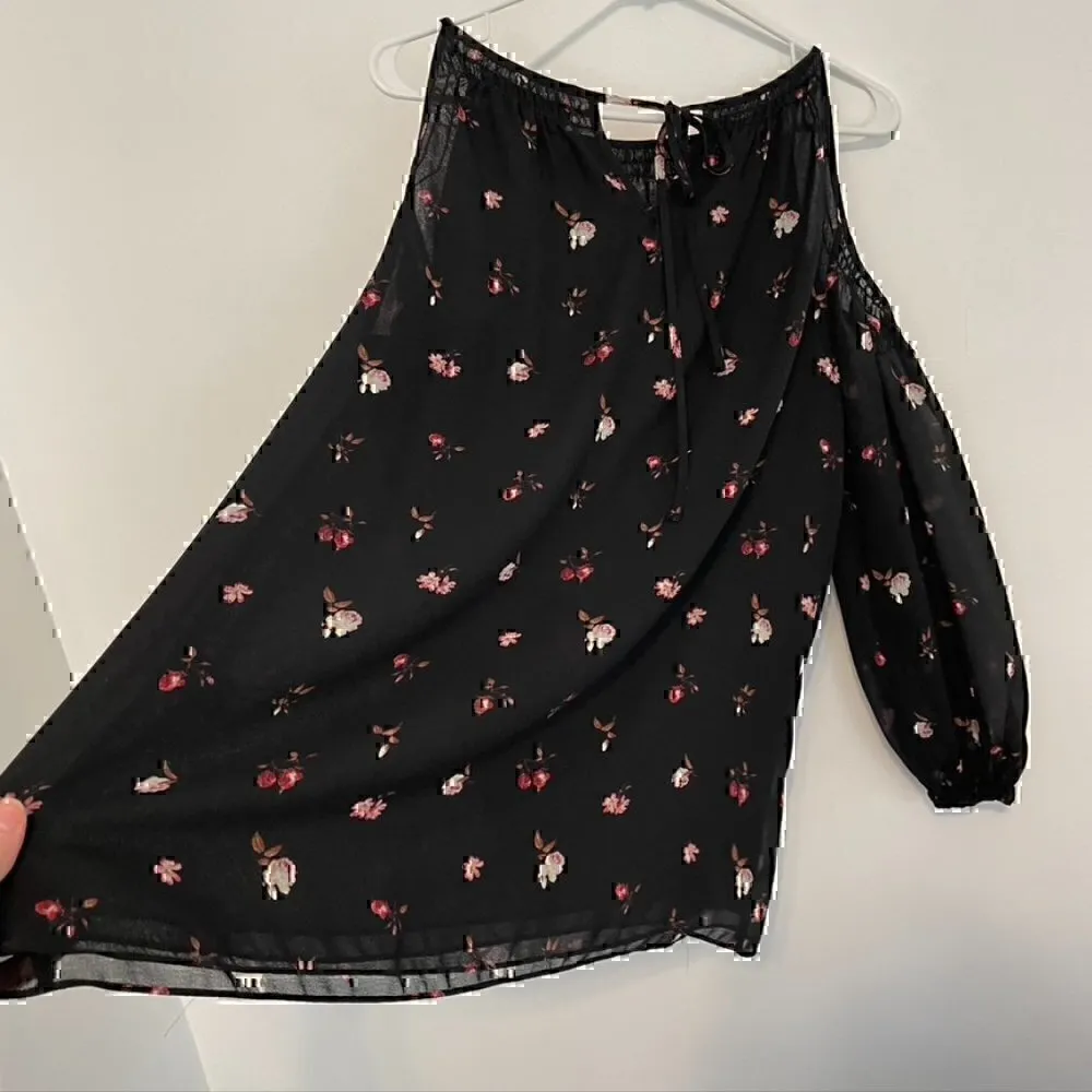 MAX STUDIO Edit Black Red Floral 3/4 Sleeve Cold Shoulder Cutout Tie Back Blouse - Image 12