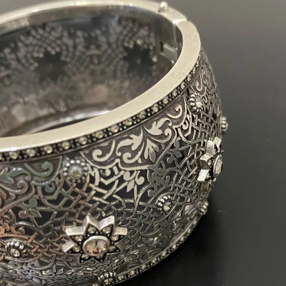 BRIGHTON "Sahuri" Crystal Ornate Flowers Silver Hinge Wide Cuff Bangle Bracelet - Image 13